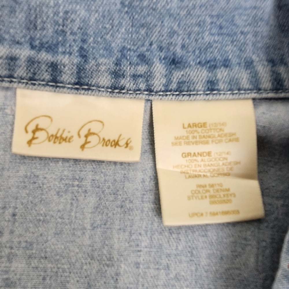 Bobbie Brooks Spring Flowers Lightweight Denim Style Button Down Top - Picture 7 of 7